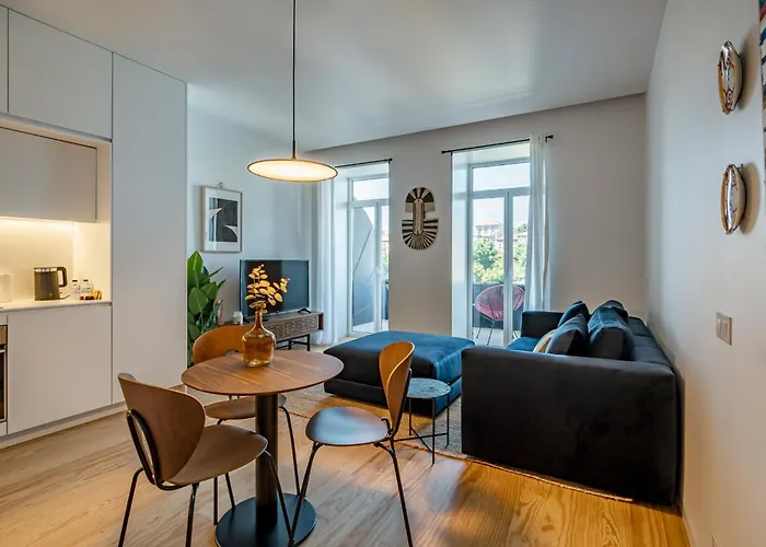 Nomad's Lux - Almada