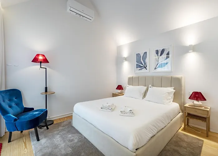 Nomad's Lux - Almada