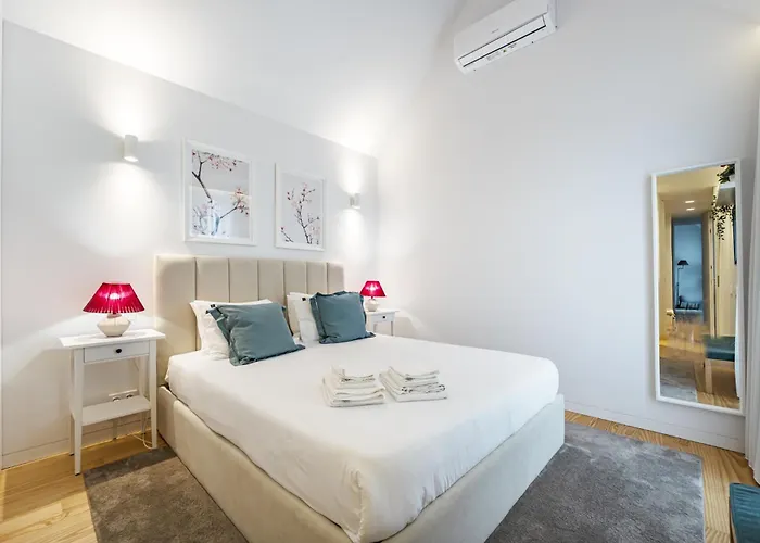 Nomad's Lux - Almada *