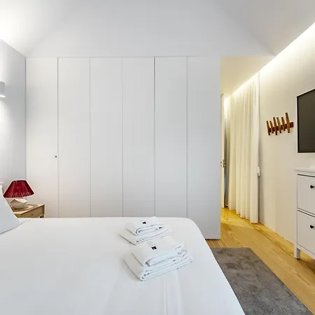 Nomad's Lux - Almada *