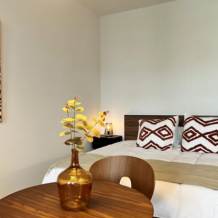 Nomad's Lux - Almada Porto