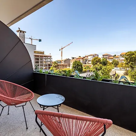 Nomad's Lux - Almada