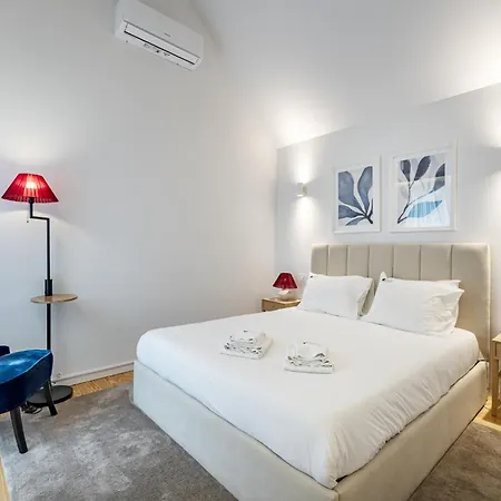 Nomad's Lux - Almada