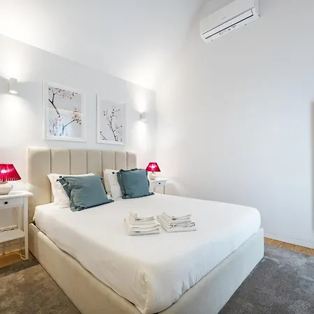 Nomad's Lux - Almada *