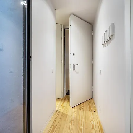 Nomad's Lux - Almada *