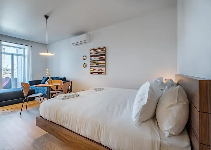 Nomad's Lux - Almada