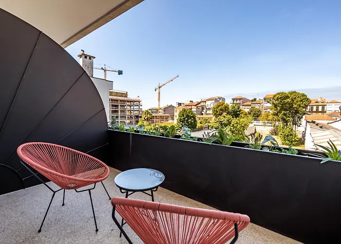 Nomad's Lux - Almada