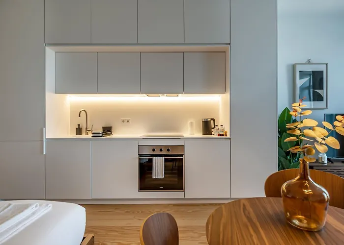 Nomad's Lux - Almada Porto