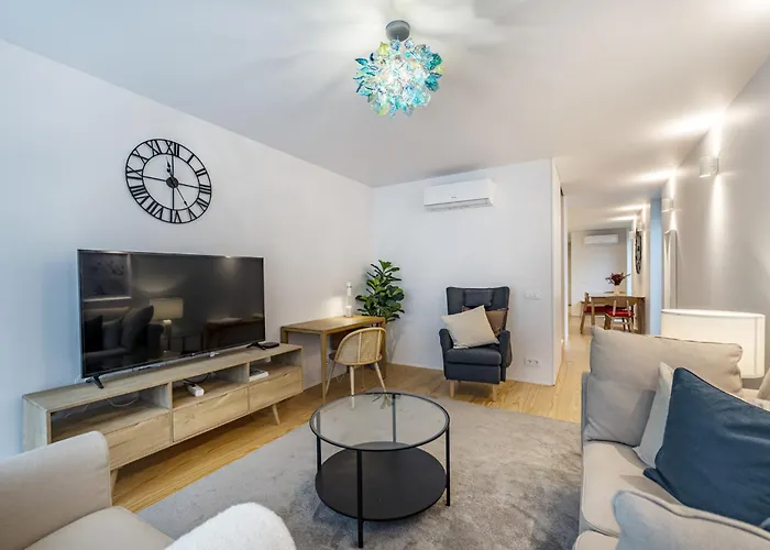 Nomad's Lux - Almada Porto