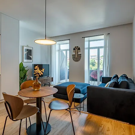 Nomad's Lux - Almada