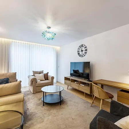 Nomad's Lux - Almada Porto